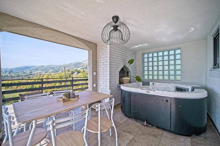 Ferienhaus für 8 Personen, mit Whirlpool und Balkon