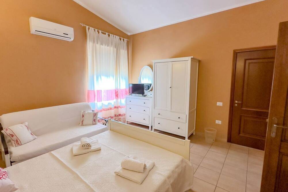 Entire apartment, Su Recreu 'E Mare 302- Triple room in Bosa Marina, Planargia