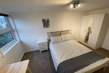 Apartment for 4 People in Kingston upon Thames, Chessington World of Adventures, Photo 2