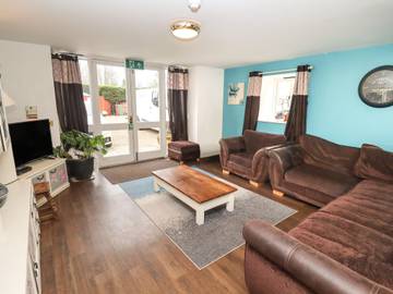 Cottage for 16 People in The Cotswolds, South West England, Photo 2