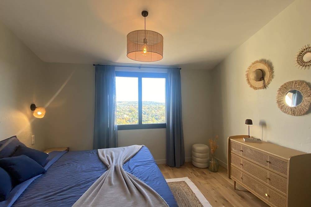 Villa near the village, heated swimming pool, space and beautiful views in Tourrettes-sur-Loup, Cannes regio