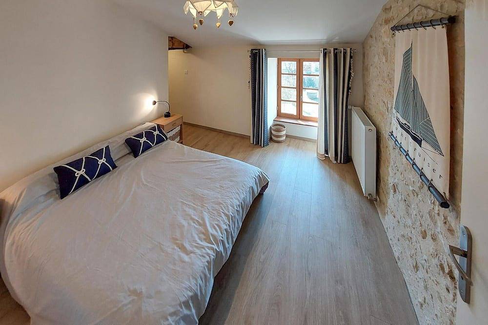 Haustierfreundliches Ferienhaus in Taizé-Aizie mit Wlan in Taizé-Aizie, Charente