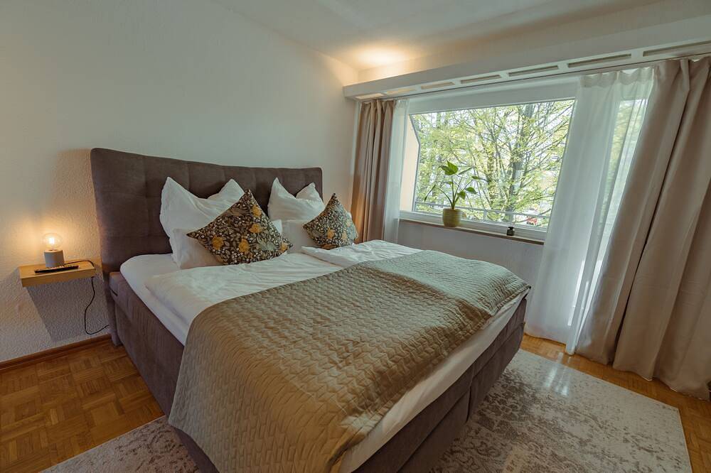 Ganze Wohnung, Studio Apartment mit Parkplatz in Esslingen am Neckar, Landkreis Esslingen
