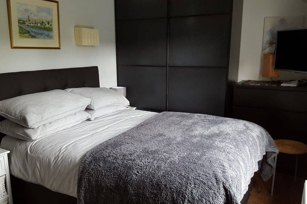 Entire apartment, Comfortable town pad with a river view in Peebles, Scottish Borders