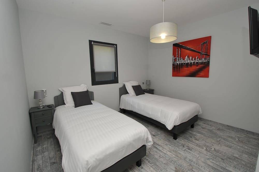 Sarlat a 900m del centro medieval, piscina, jacuzzi. Nueva casa en planta baja in Sarlat-la-Canéda, Périgord Noir