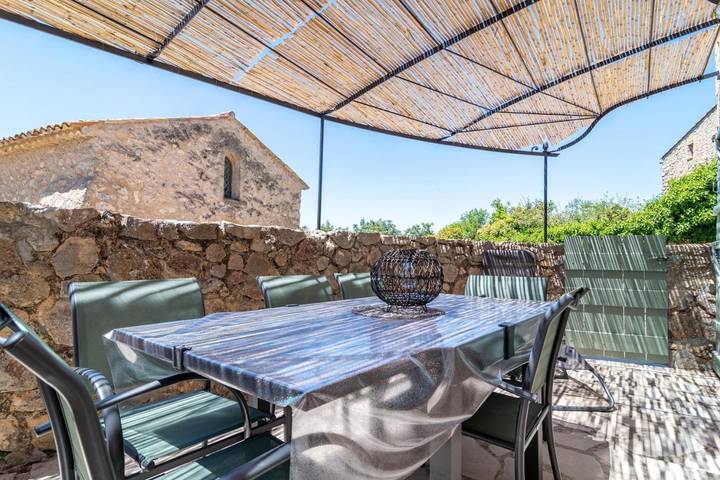 Location de vacances pour 6 personnes, avec terrasse à Fox-Amphoux - 2