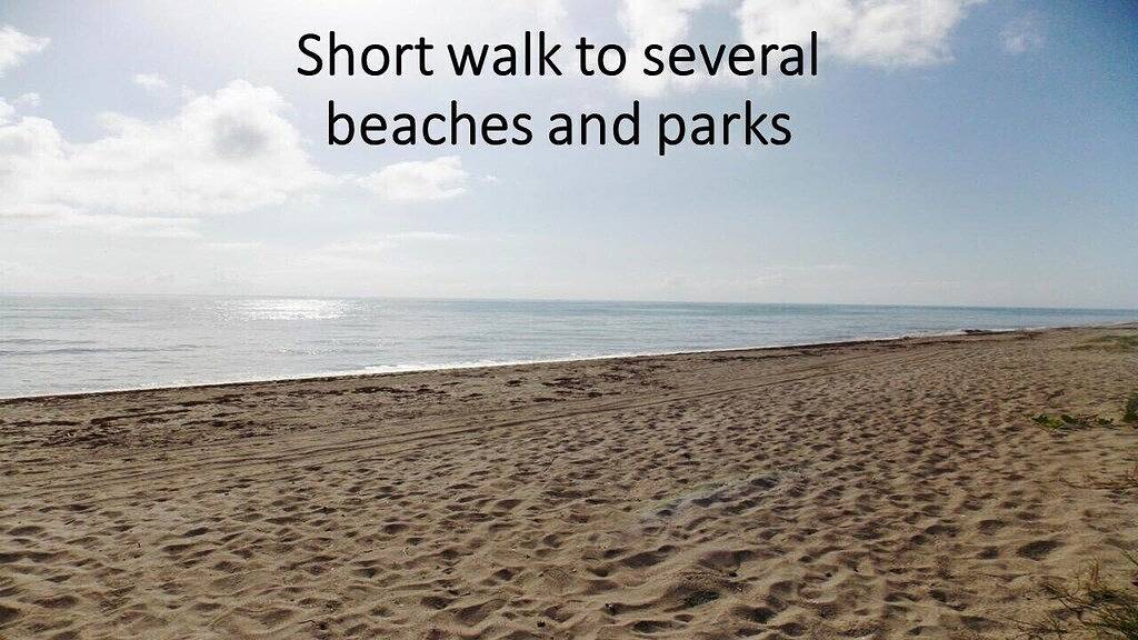 Neu renoviert, tierfreundlich und nur wenige Schritte vom Strand entfernt. Schauen Sie sich die tollen Sommerpreise an! in Fort Pierce, Hutchinson Island