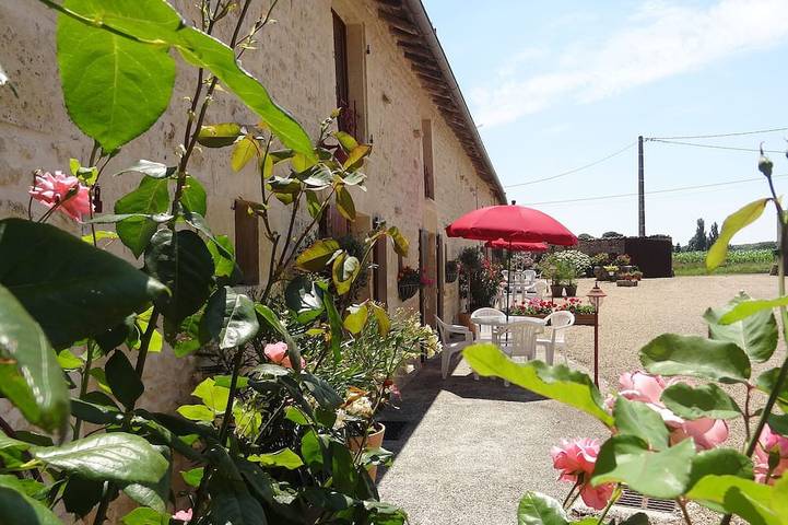 Gîte pour 8 personnes, avec Terrasse ainsi que Jardin et Piscine