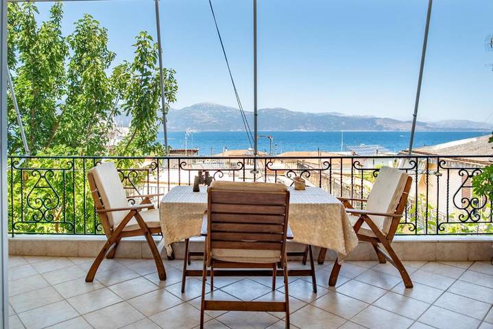 Gîte pour 4 personnes, avec Balcon et Vue dans Selianitika