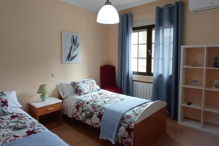 Perfecta para tus reuniones, espacio adecuado,bonita, funcional , bien equipada. in Urda , La Mancha