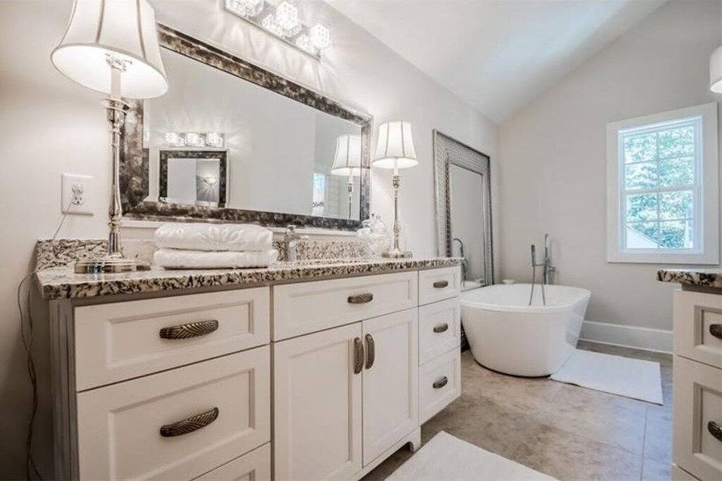 Beautiful Luxury Home near Smyrna Village & Braves Stadium in Smyrna, Cobb County