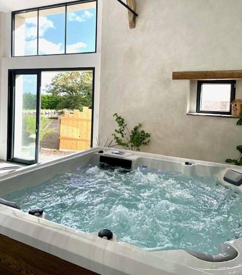 Location de vacances pour 15 personnes, avec Jacuzzi dans Laigné