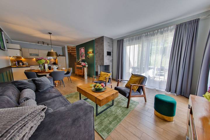 Ferienhaus für 6 Personen, mit Whirlpool und Terrasse sowie Garten und Pool