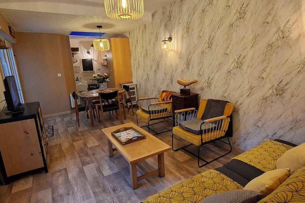 Appartement entier, Appartement dans maison de pêcheur situé à 20 mètres de la plage ! in Binic, Côte de Goëlo