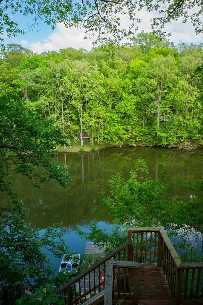Vacation house for 8 people, with yard and balcony as well as lake view, kid friendly in Indiana
