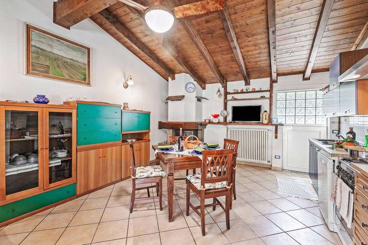 Ganze Wohnung, Casa Rolè, Lake Maggiore Patio House w/ BBQ in Dormelletto, Lago Maggiore (Piemont)