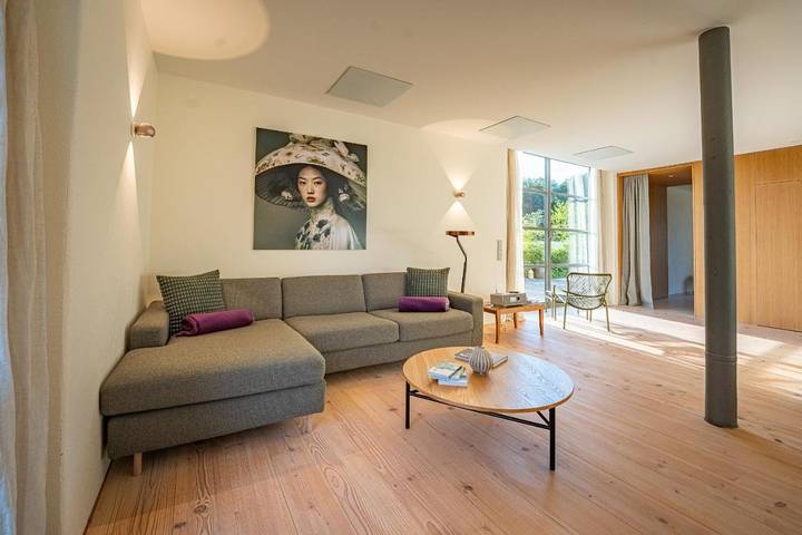 Ferienwohnung für 2 Personen, mit Terrasse und Garten sowie Sauna und Seeblick in Grabenstätt
