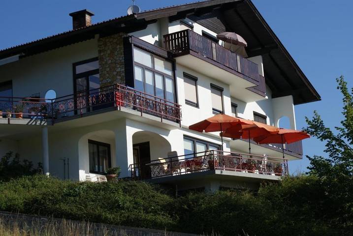 BnB für 3 Personen, mit Balkon und Terrasse sowie Garten und Seeblick am Wörthersee