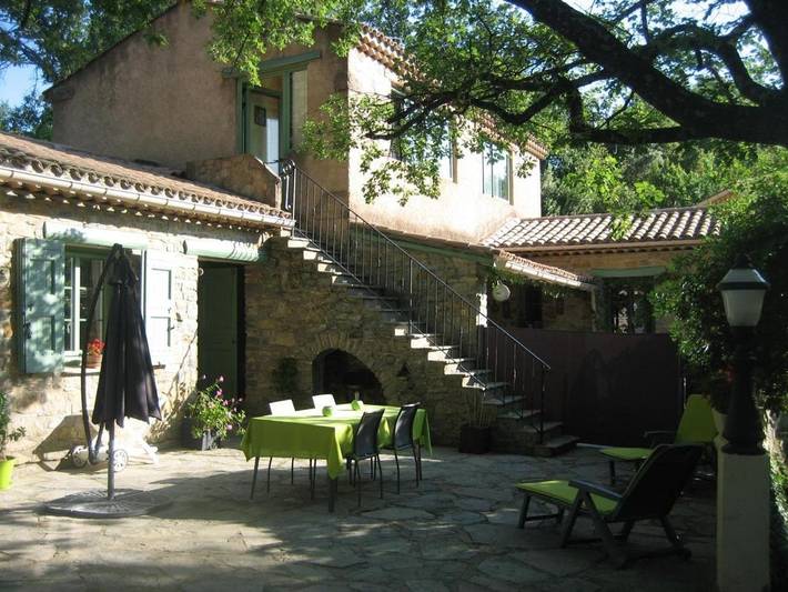 Gîte pour 4 personnes, avec Terrasse ainsi que Jardin et Piscine à Durfort-et-Saint-Martin-de-Sossenac