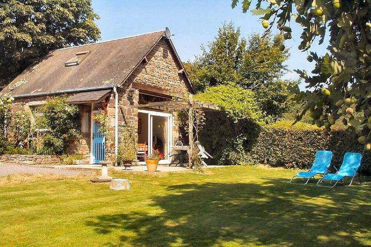 Gîte pour 2 personnes, avec jardin et terrasse à Saint-Denis-le-Gast
