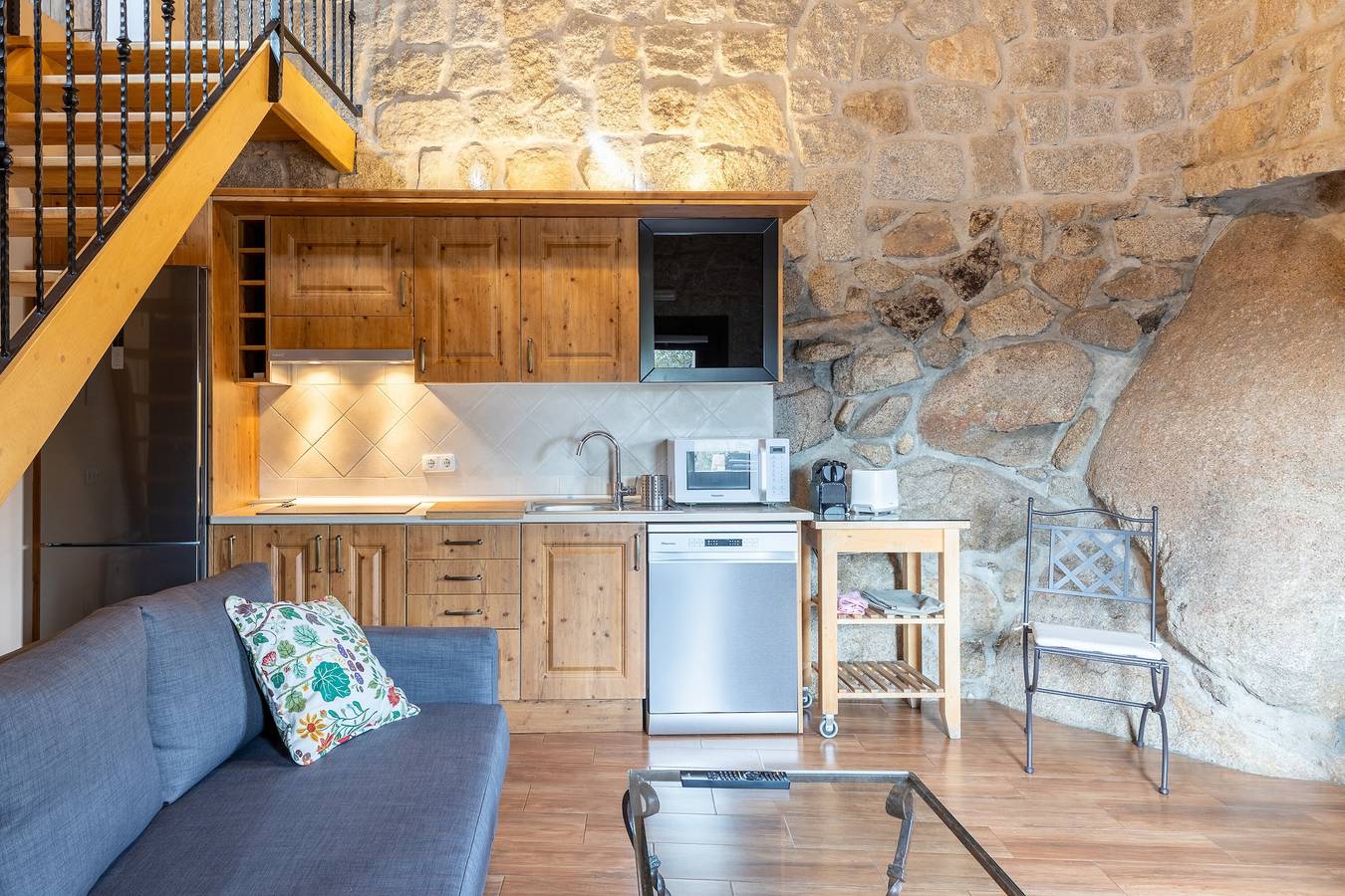 Ganze Wohnung, Ferienwohnung 'Casa De Piedra' mit Gemeinschaftspool, privater Terrasse und Wlan in Fresnedillas de la Oliva, Madrid Province