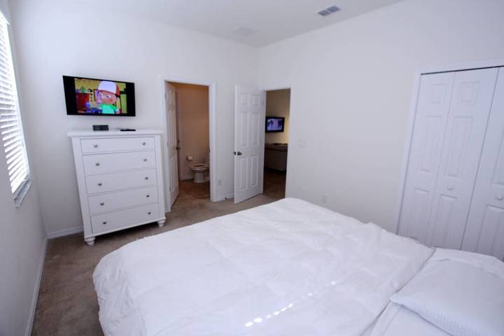 Vacation home for 8 people, with pool and hot tub as well as balcony/terrace in Kissimmee