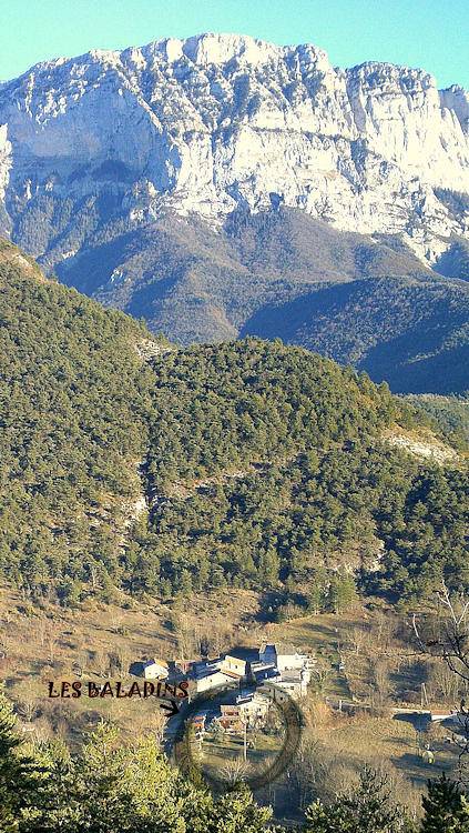 Les Baladins - Ouvert toute l'année - Chambre d'hôtes autonome de caractère in Romeyer, Parc naturel régional du Vercors