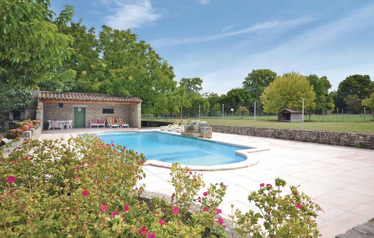 Escapade à Lagnes : 110m2, piscine, jardin et parking in Lagnes, Parc naturel régional du Luberon