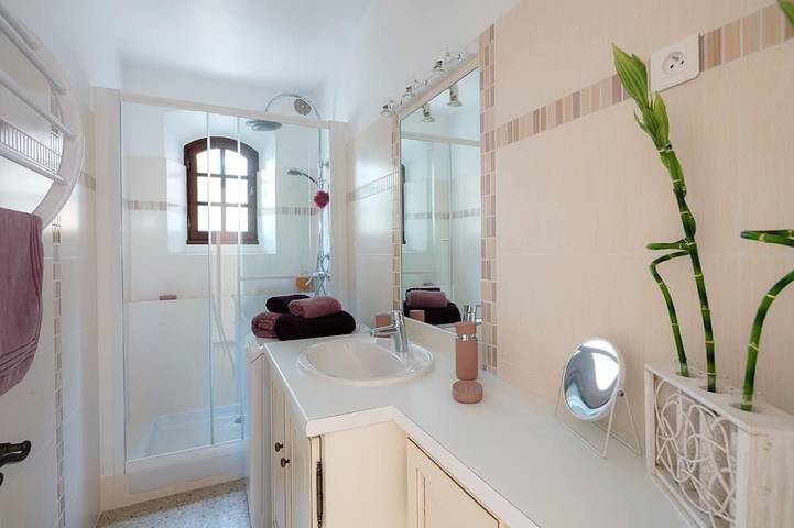 Gîte pour 2 personnes, avec jardin et terrasse à Crillon-le-Brave - 4