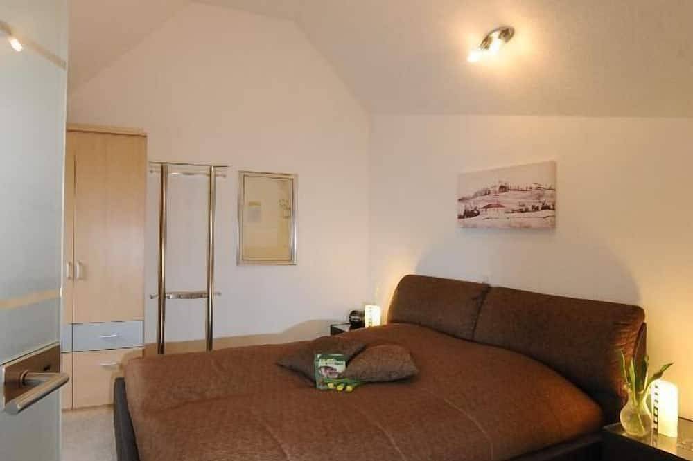 Ganze Wohnung, Gemütliche 3-Sterne-Ferienwohnung mit allergikerfreundlichem Doppelbett in Bad Staffelstein, Oberes Maintal - Coburger Land