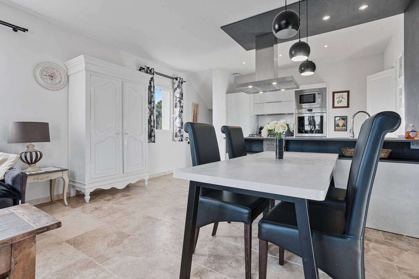 Le Mas des Bouteillans « Les Cyprès » avec piscine partagée, Wi-Fi et climatisation in La Cadière-d'Azur, Région de Toulon