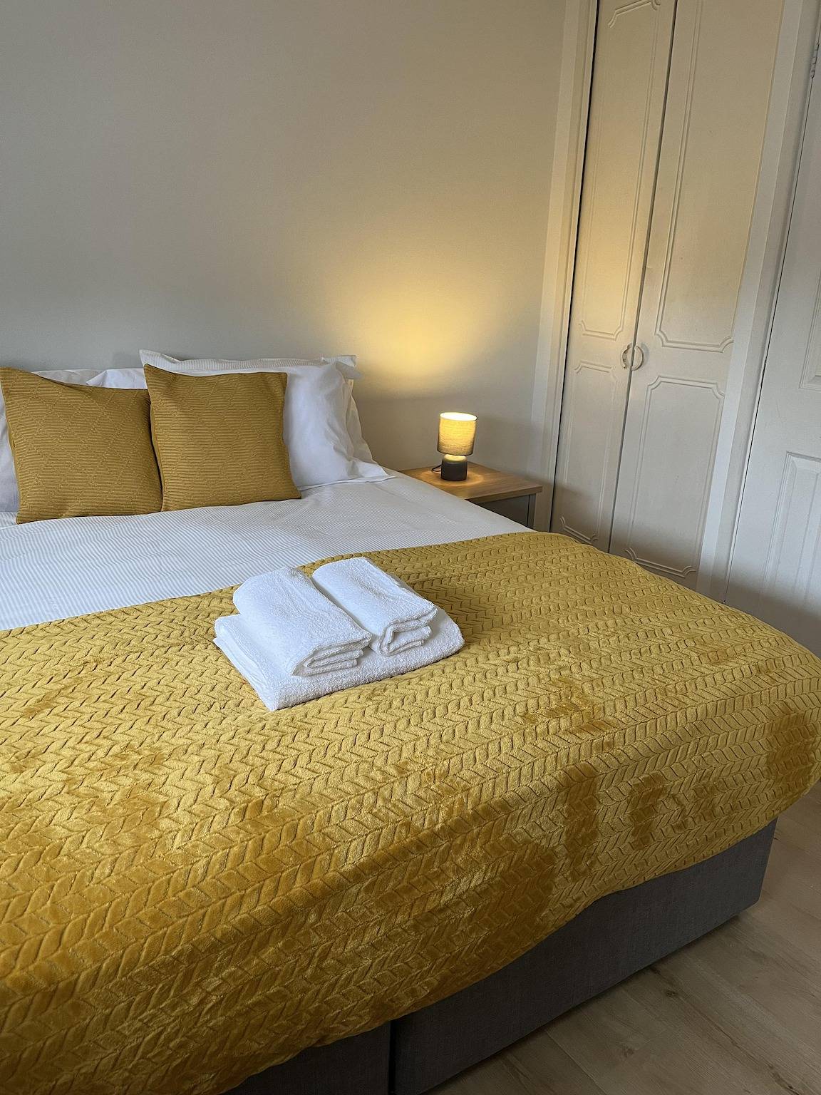 Hive Stays, sleeps 3, Free Parking, Wifi, Smart Tv in Kettering, Northamptonshire