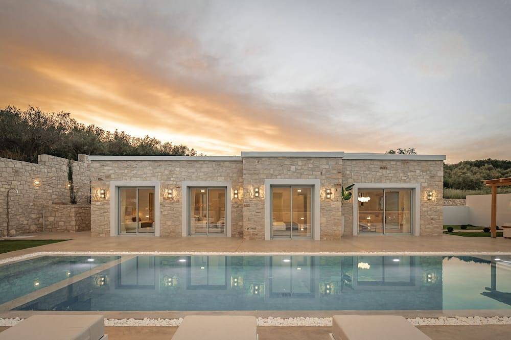 Ayali Villa I, a divine luxury homestay! Private Pool & Outdoor Whirlpool in Rethymno und Umgebung