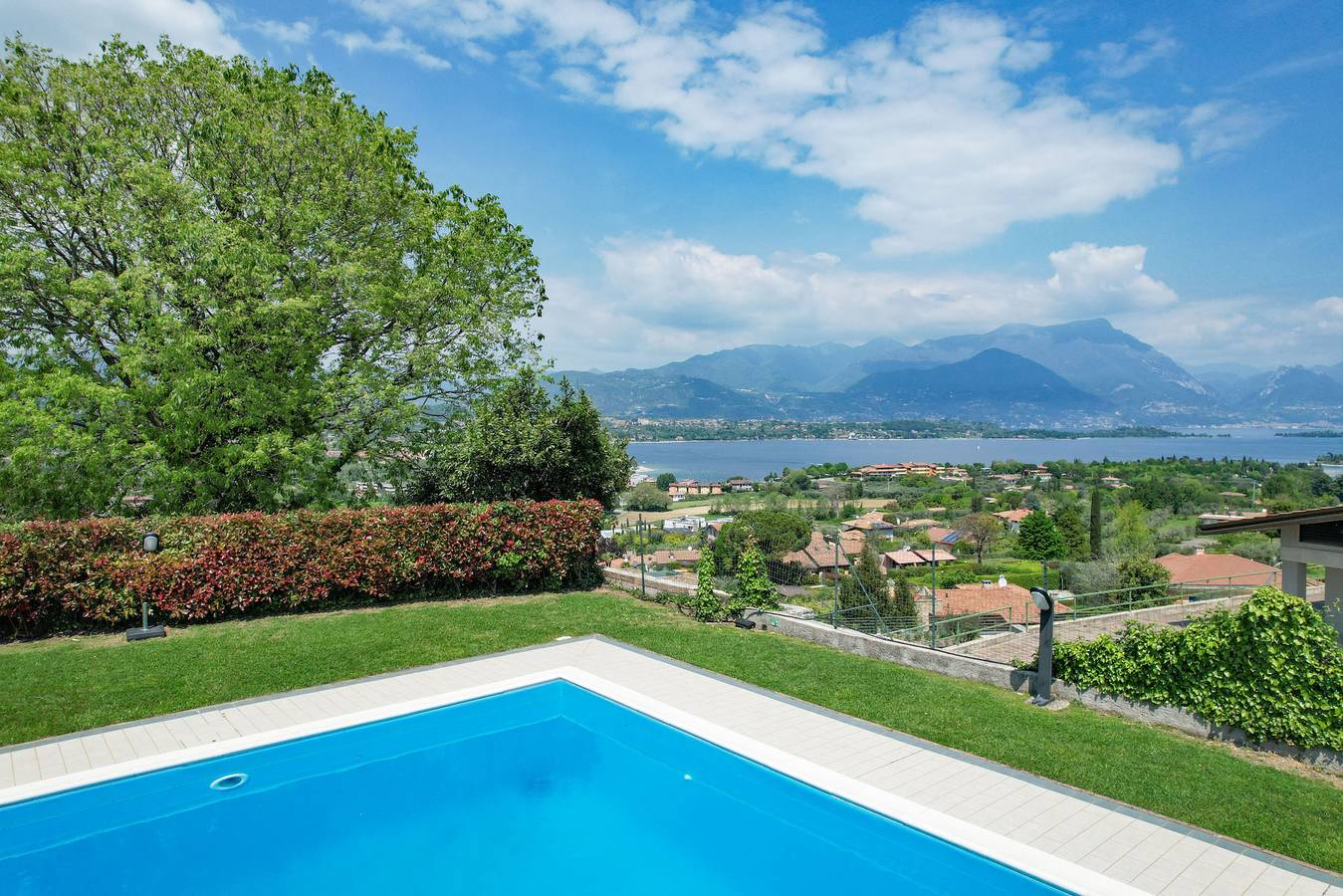 Ganze Wohnung, La Pietra del Garda by Bookinggardalake in Manerba del Garda, Gardasee-Berge