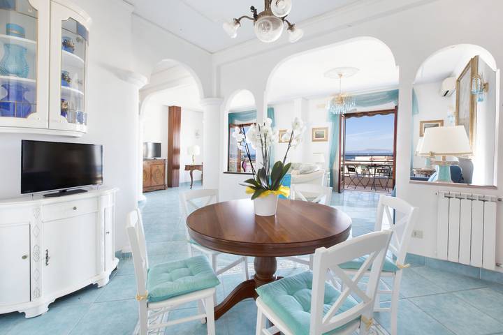 Apartamento entero, Amore Rentals - Appartamento Cielomare con Vista Mare e Balcone in Sorrento, Sorrento Coast