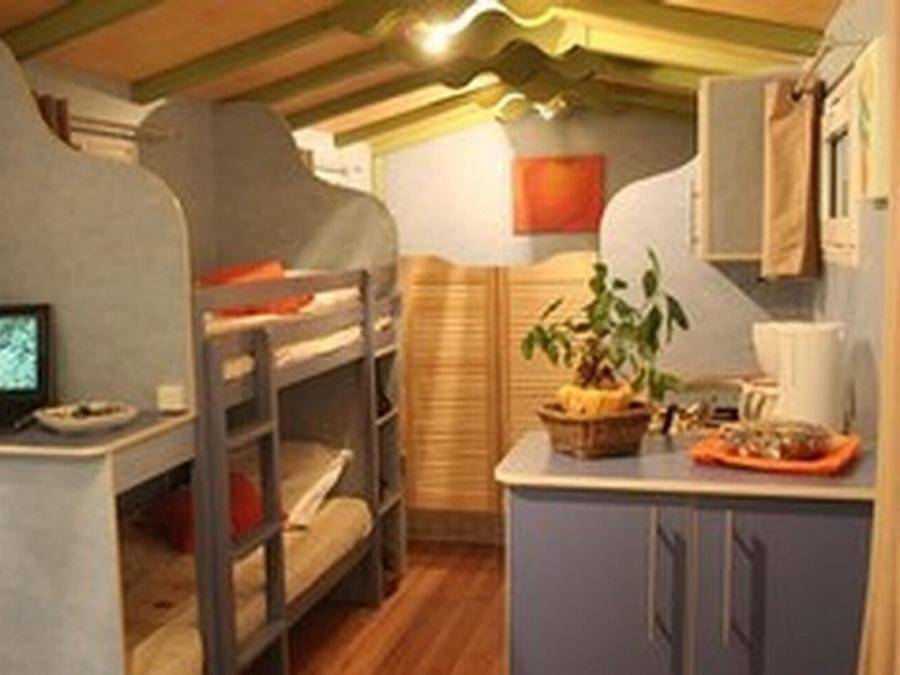 Camping Paradis Family des Issoux d'Ardèche - Unterkunft 4 personen - Ungewöhnlich - Der Wohnwagen (ohne Sanitäranlagen) in Lalevade-d'Ardèche, Parc naturel régional des Monts d'Ardèche