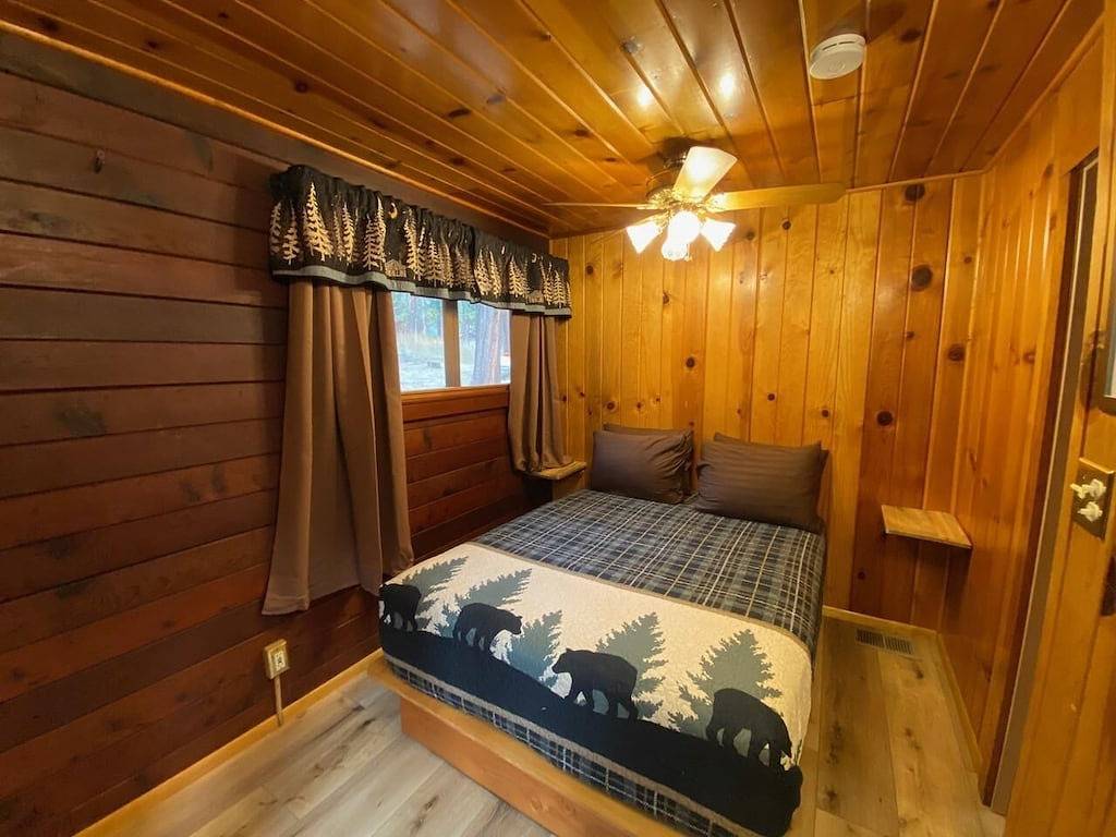 Bear Foot Pines in Wawona, Mariposa County