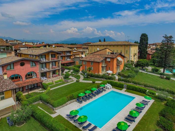 Ferienwohnung für 6 Personen, mit Balkon und Pool sowie Seeblick in Moniga del Garda