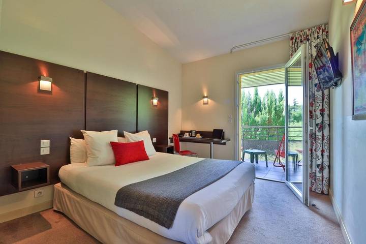 Hôtel pour 2 personnes, avec sauna et piscine ainsi que vue et jardin, animaux acceptés à Tallard - 3