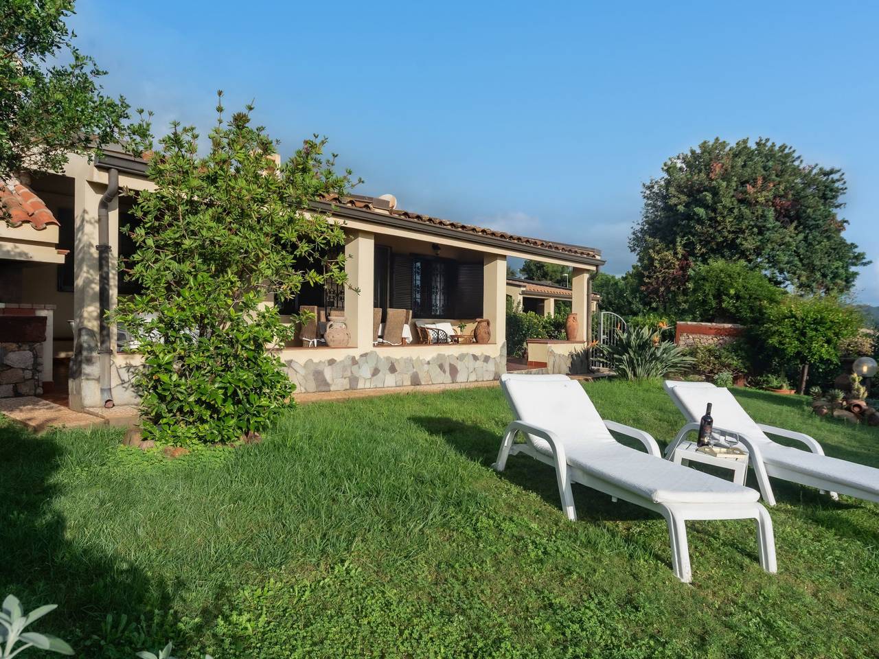 Herrliche freistehende Villa mit Meerblick und nur wenige Gehminuten vom Strand in Costa Rei, Muravera