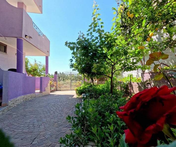 Ferienwohnung für 4 Personen, mit Ausblick und Garten, kinderfreundlich in Dorgali