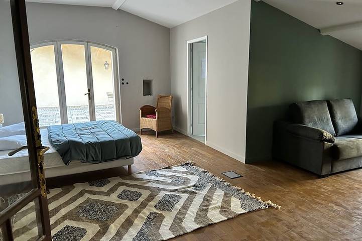 Location de vacances pour 28 personnes, avec jacuzzi et piscine ainsi que balcon et jardin, animaux acceptés à Saint-Gervais-sur-Roubion - 2