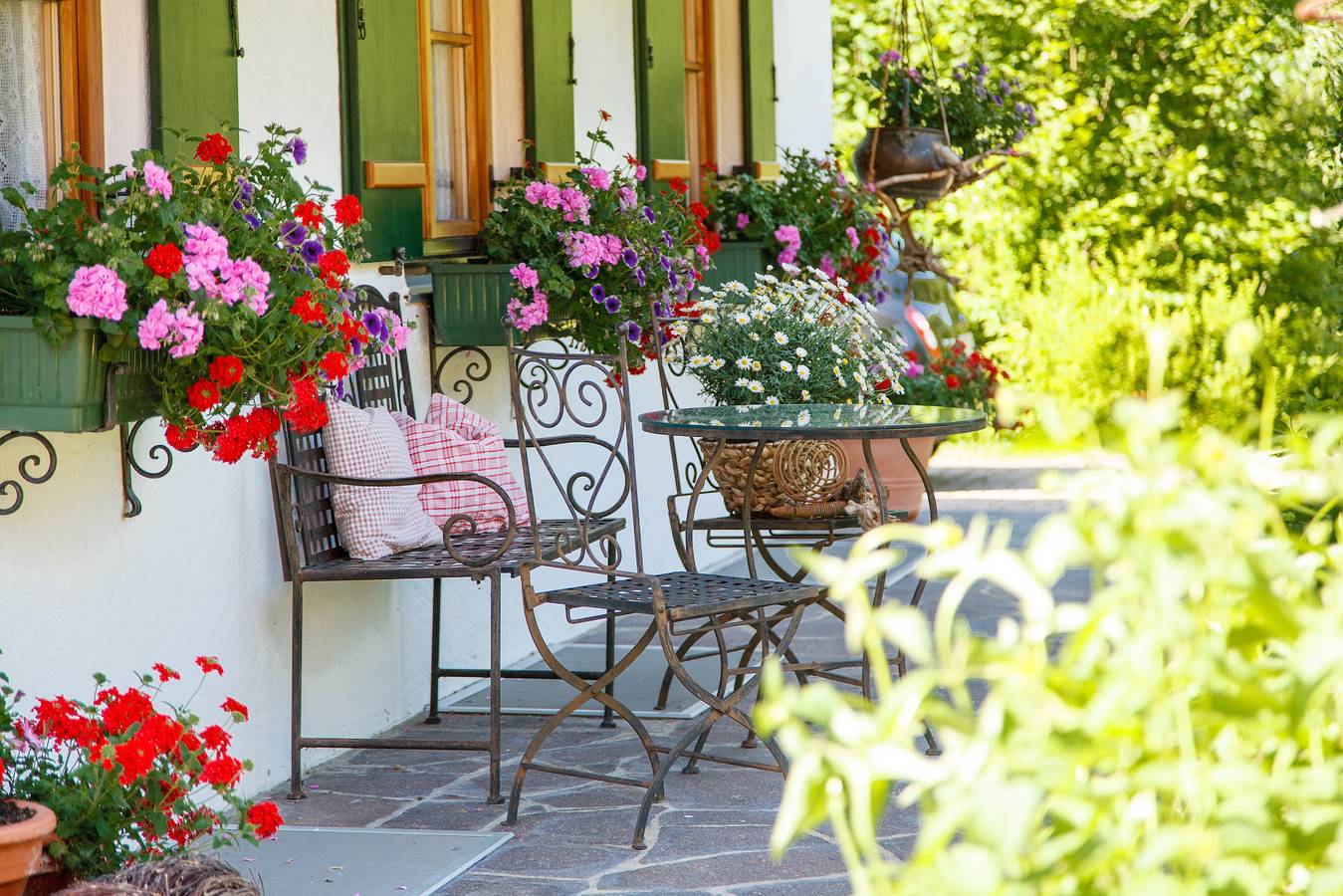 Geheel vakantieappartement, Ferienwohnung Hinterreiter inkl. Chiemgaukarte - Holiday flat at the fairytale forest 48sqm, balcony, 1 bedroom a. 1 bed-sit room in Ruhpolding, Beierse Alpen