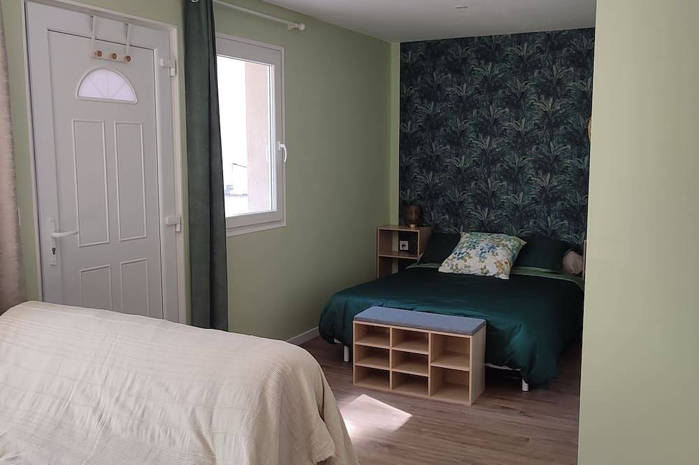 Appartement entier, Studio dans propriété privée neuf avec terrasse bien situé in Oyonnax, Nantua