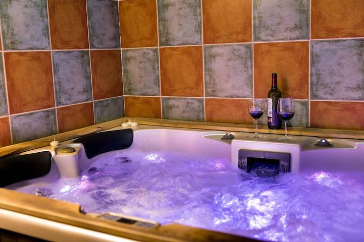 Cottage for 4 people, with hot tub and sauna - 1