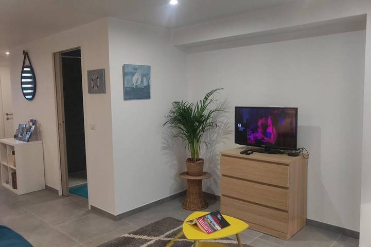 Ganze Wohnung, Beachfront studio with pool. in Châtelaillon-Plage, La Rochelle und Umgebung