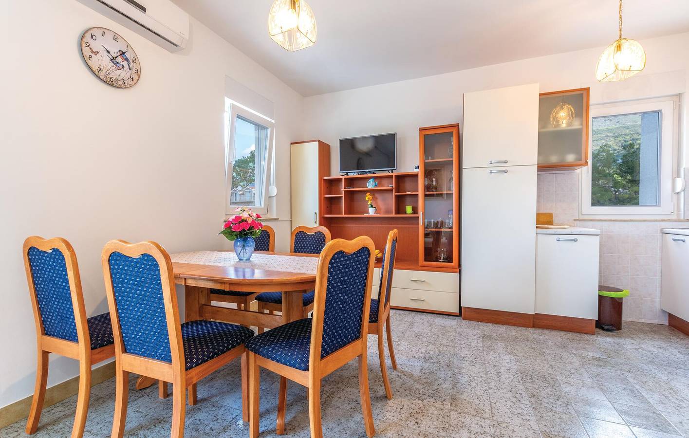 Entire holiday apartment, Cozy Apartment with Terrace, Kitchen, and Parking Near La Meridien Beach in Podstrana, Split-Dalmatia
