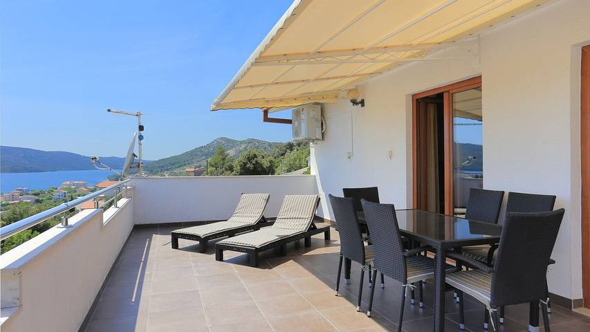 Apartament wakacyjny dla 4 osób, z taras w Seget Vranjica