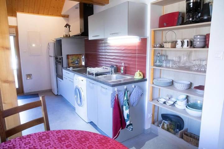 Gîte pour 4 personnes, avec vue et jardin, adapté aux familles dans Groslée - 4