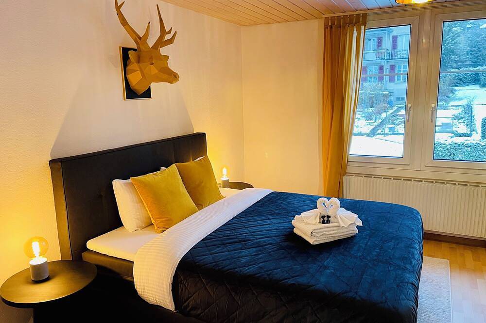 Ganze Wohnung, Stilvolle Ferienwohnung mit Balkon & Seeblick – Ihre Ruheoase am Thunersee in Oberhofen am Thunersee, Thunersee